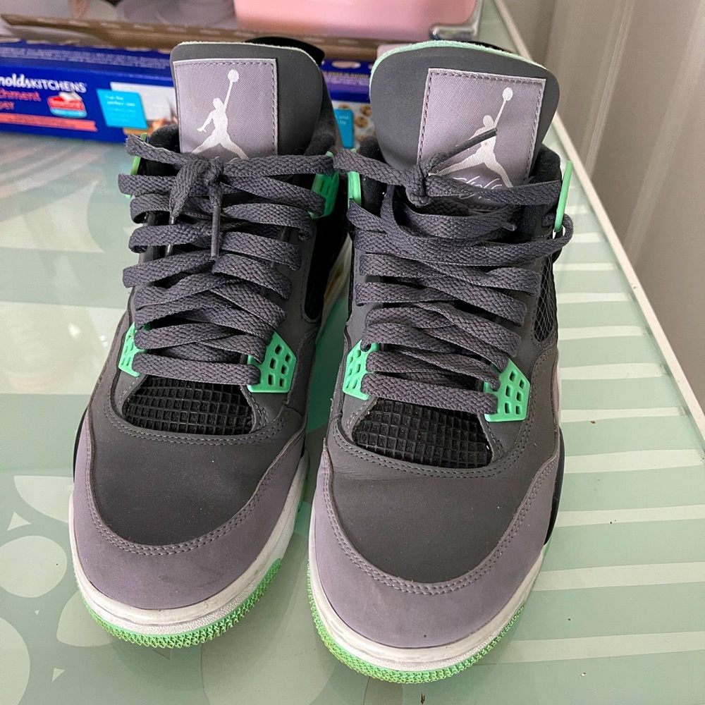 Jordan retro green glow 4s men’s size 8